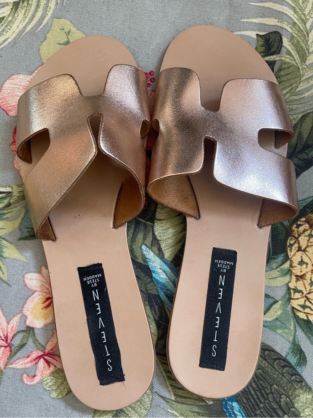 Steve Madden Metallic Rose Gold Slide Sandals